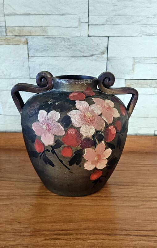 Sculptural vase signed Louis Giraud, Vallauris, hand-painted floral decoration.