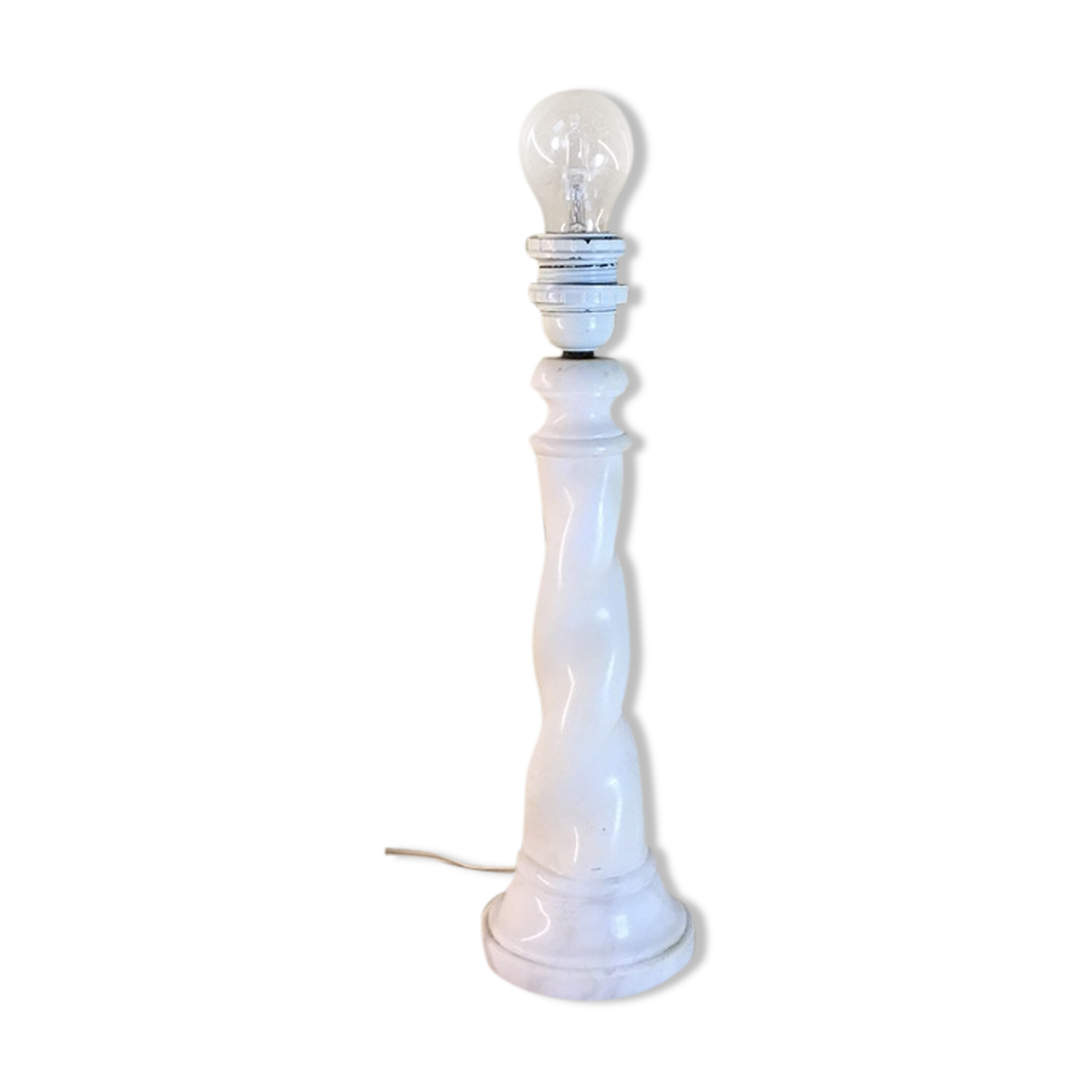 Twisted lamp foot in white alabaster