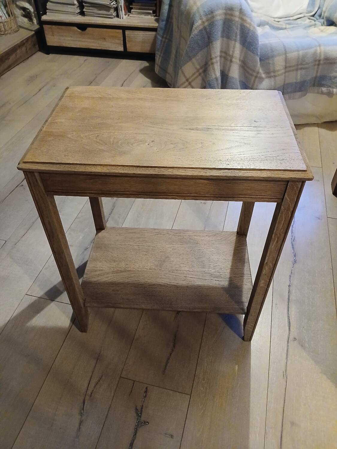 Small piece of furniture/old pedestal table