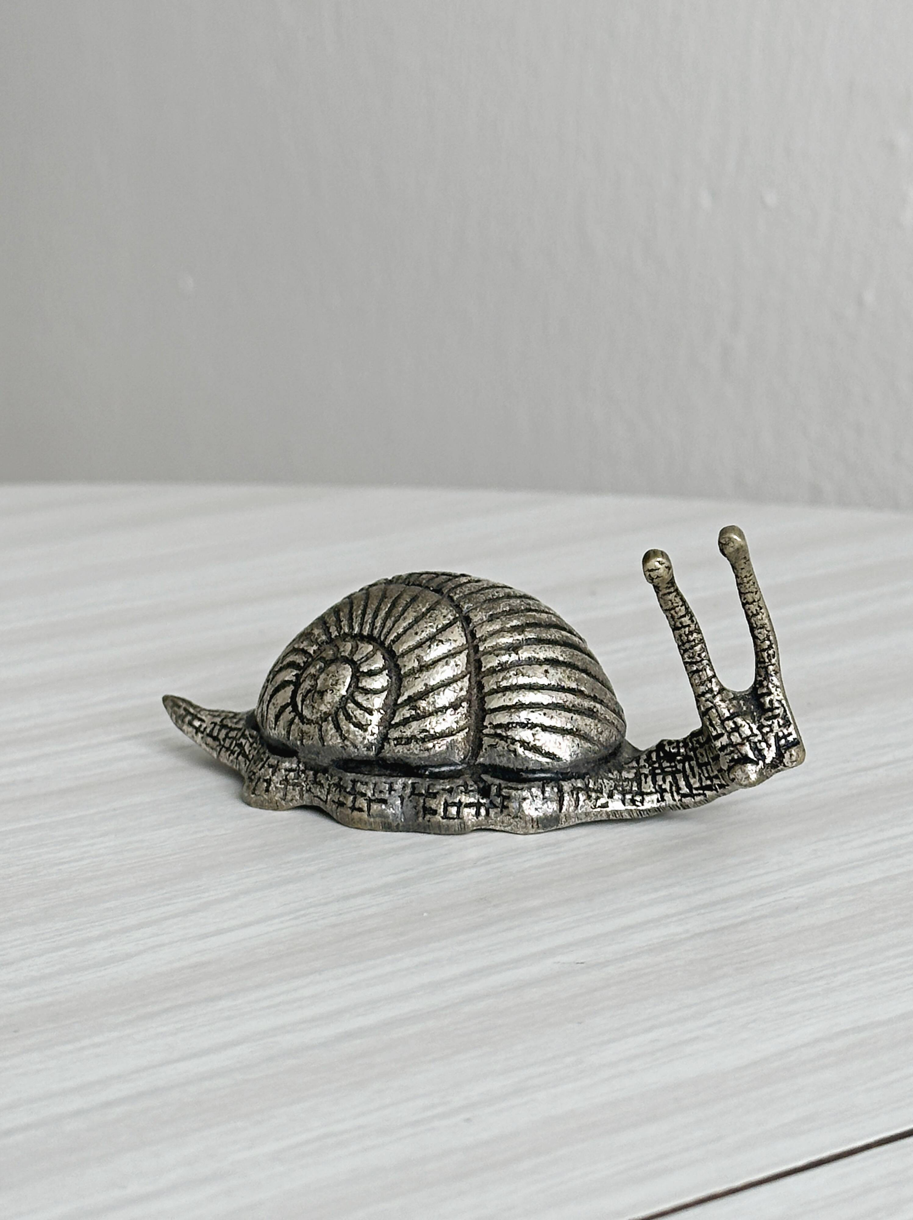 Snail salt or pepper shaker