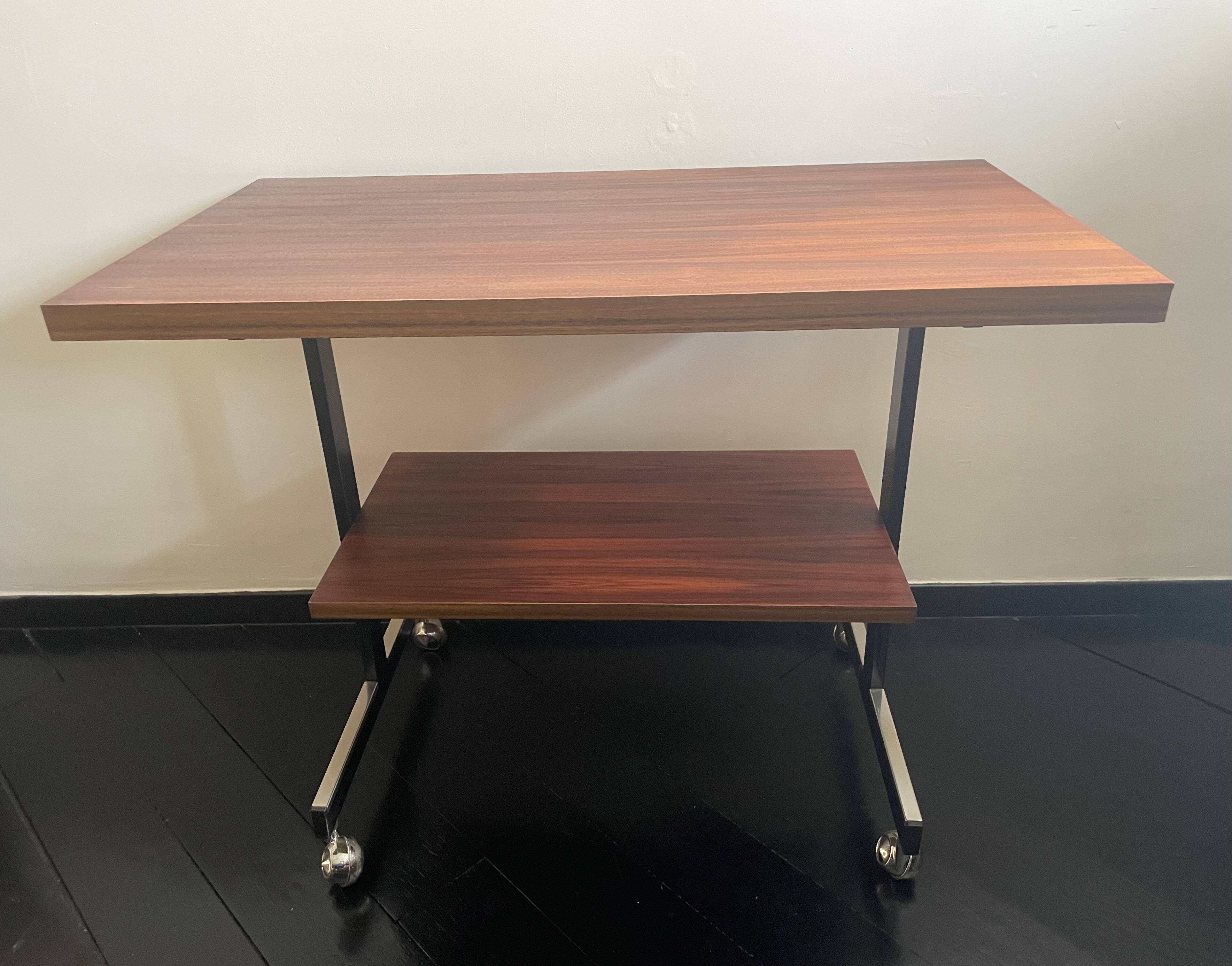 Table d'appoint à 2 niveaux sur roulettes