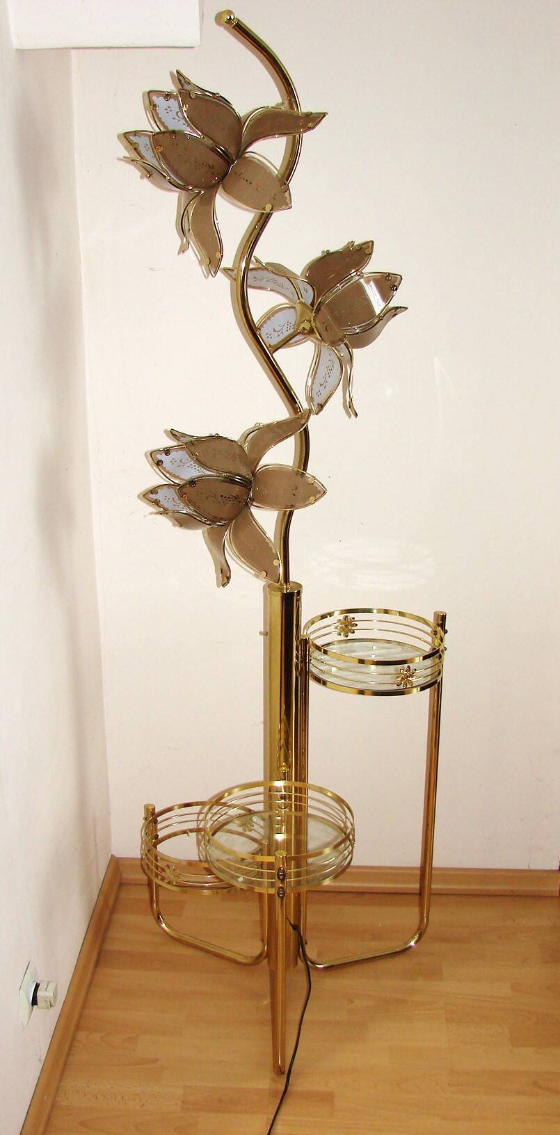 Floor lamp with flower bed - Hollywood Regency, brass and glass, 1970s.