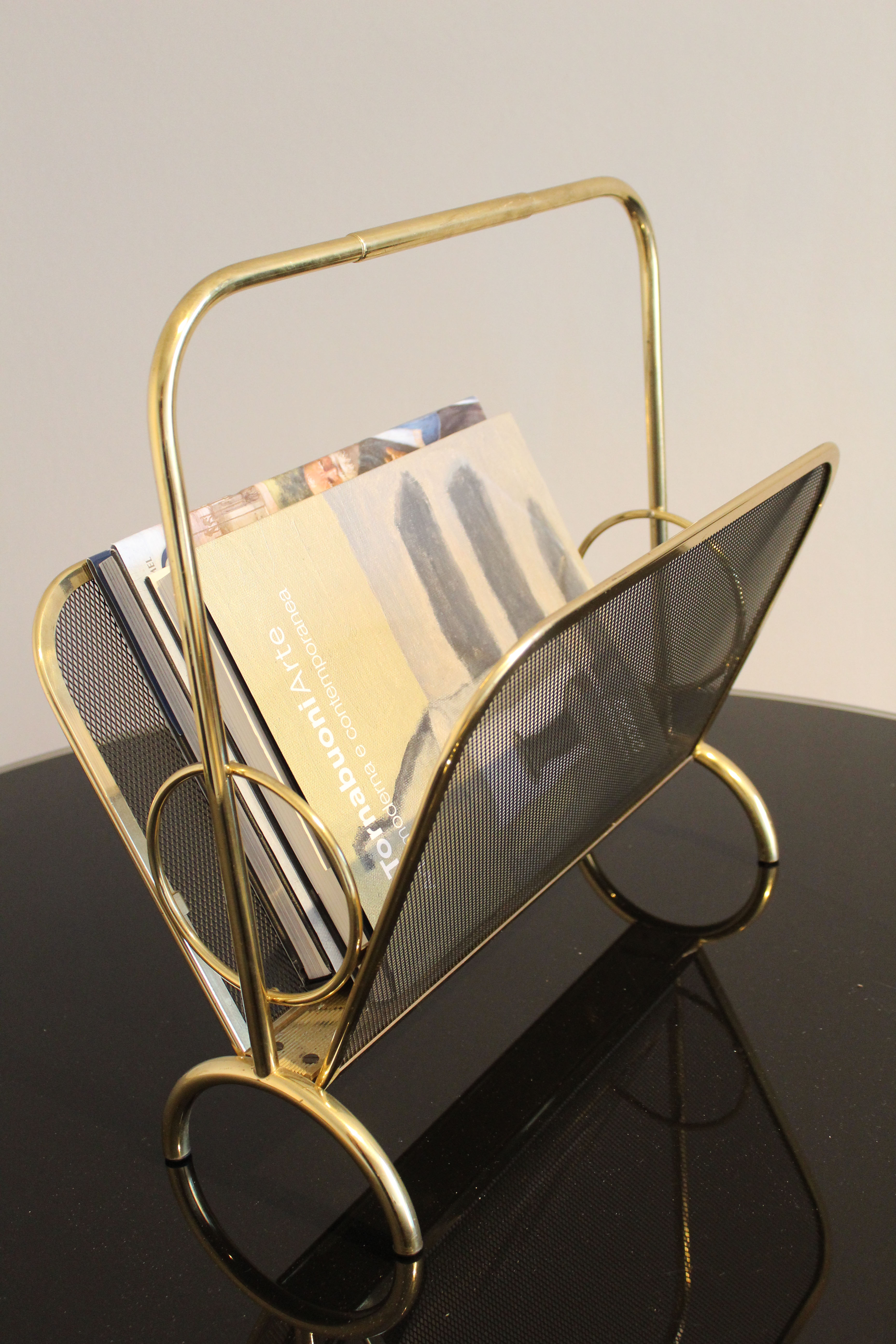 Magazine rack in brass and black lacquered metal, Italy 1970s