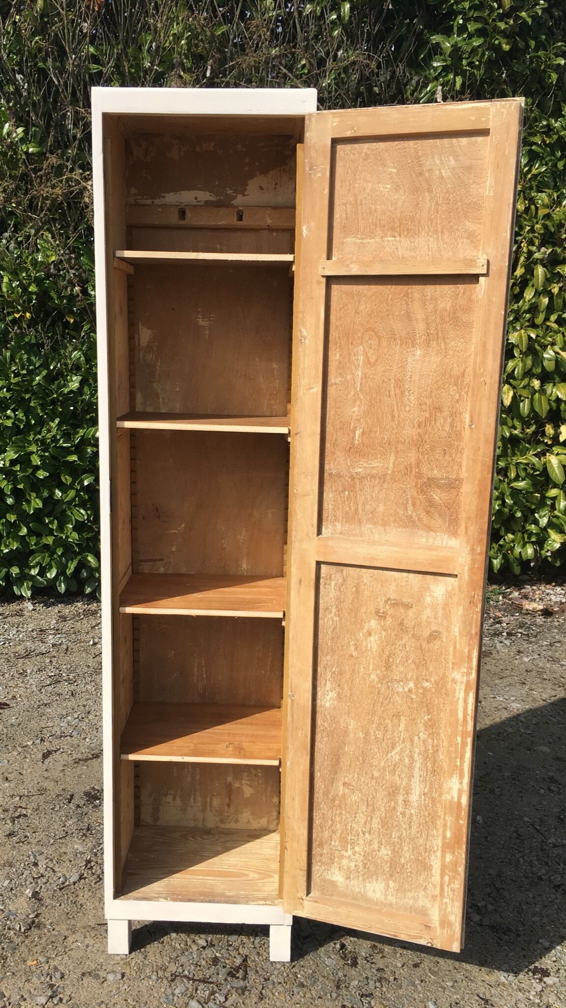 Armoire parisienne porte blanche