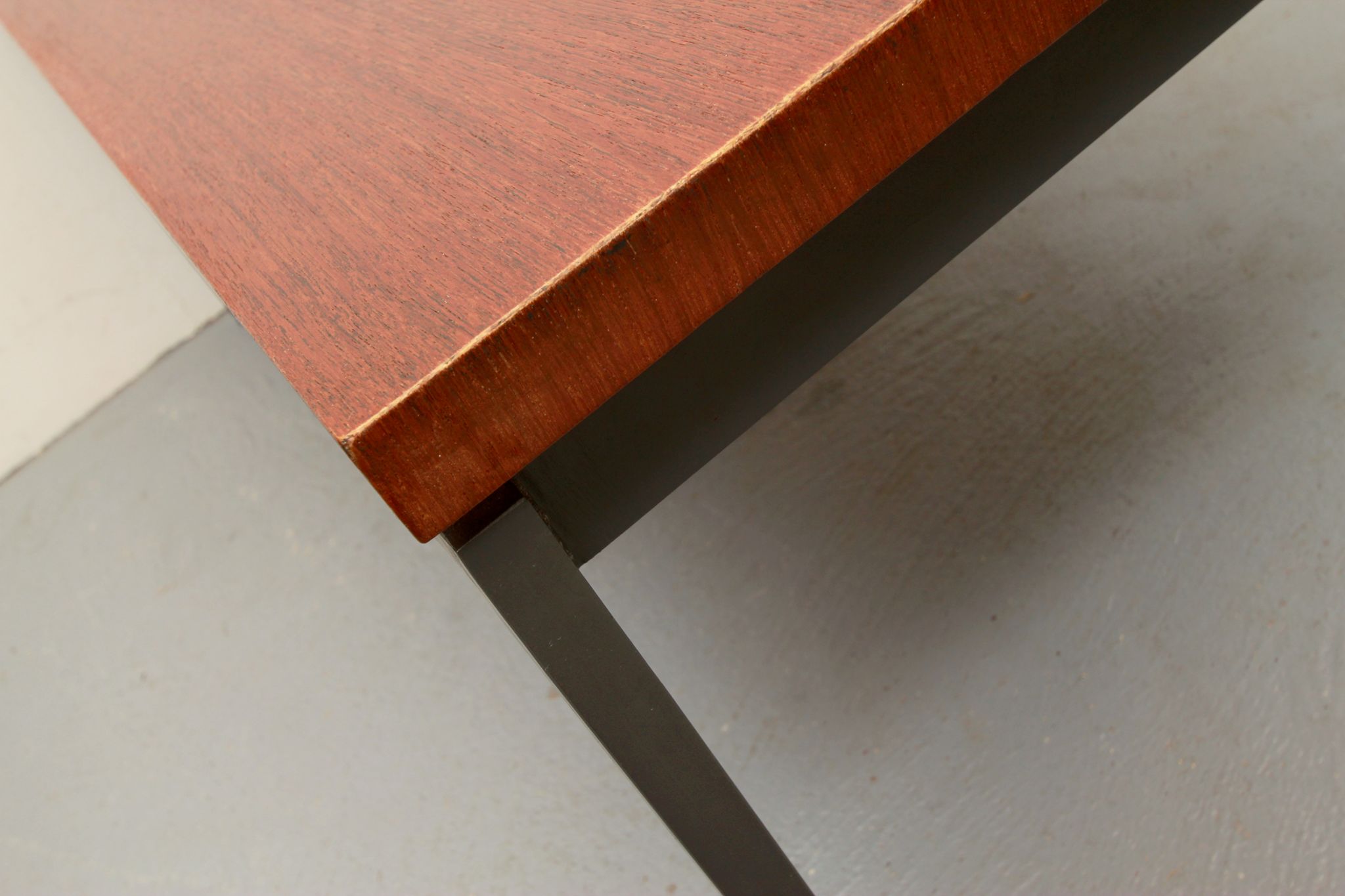 Table basse des années 1960 en teck et métal