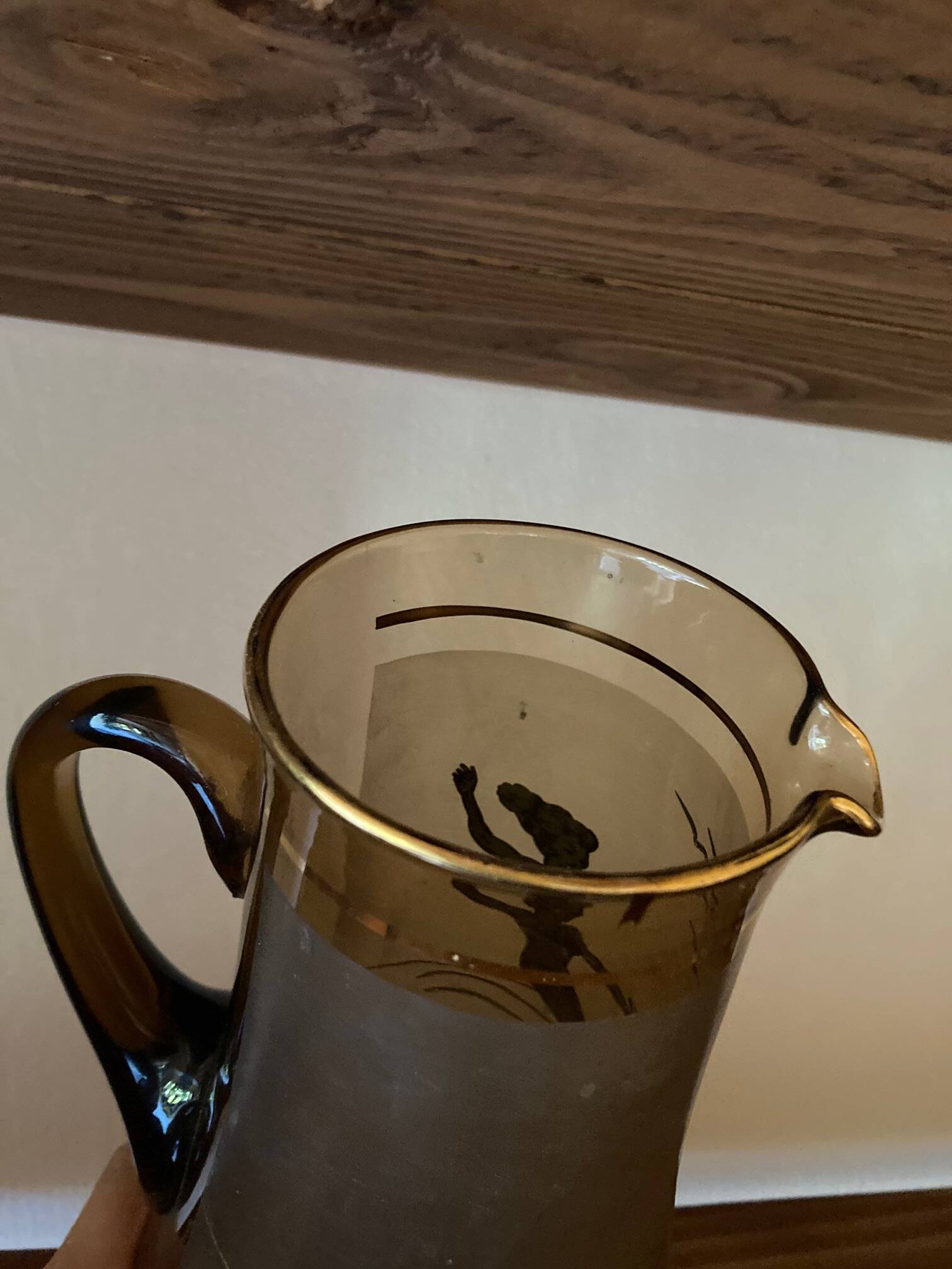 Vintage smoked glass carafe with gold from the 50s/60s, featuring a marine and water skiing design.