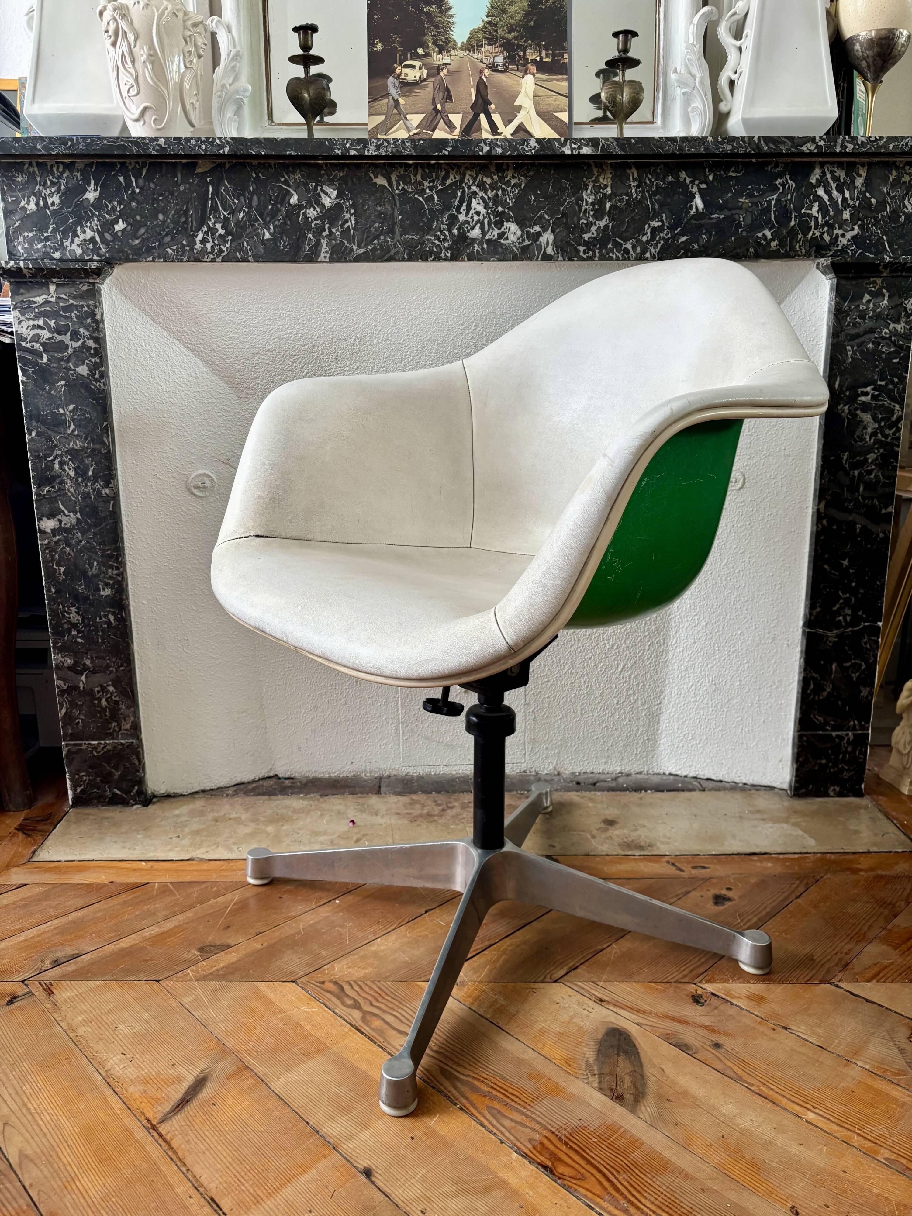 DAT Executive Chair by Charles and Ray Eames by Herman Miller 1950