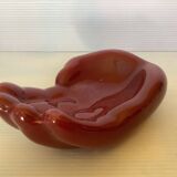 Empty pocket in the shape of a burgundy hand