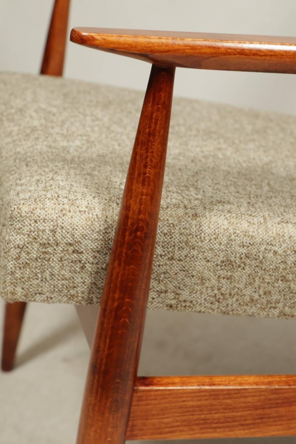 Scandinavian armchair and footrest granola beige concluded by H.Lis 300-190