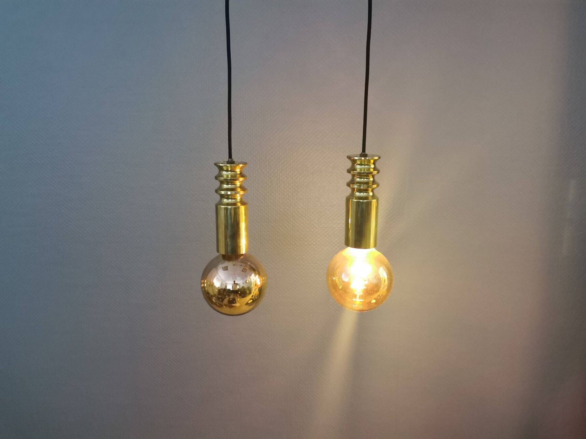 Frimann Goldstar pendant lights made by Philips in the 1970s. Model SPYBALL