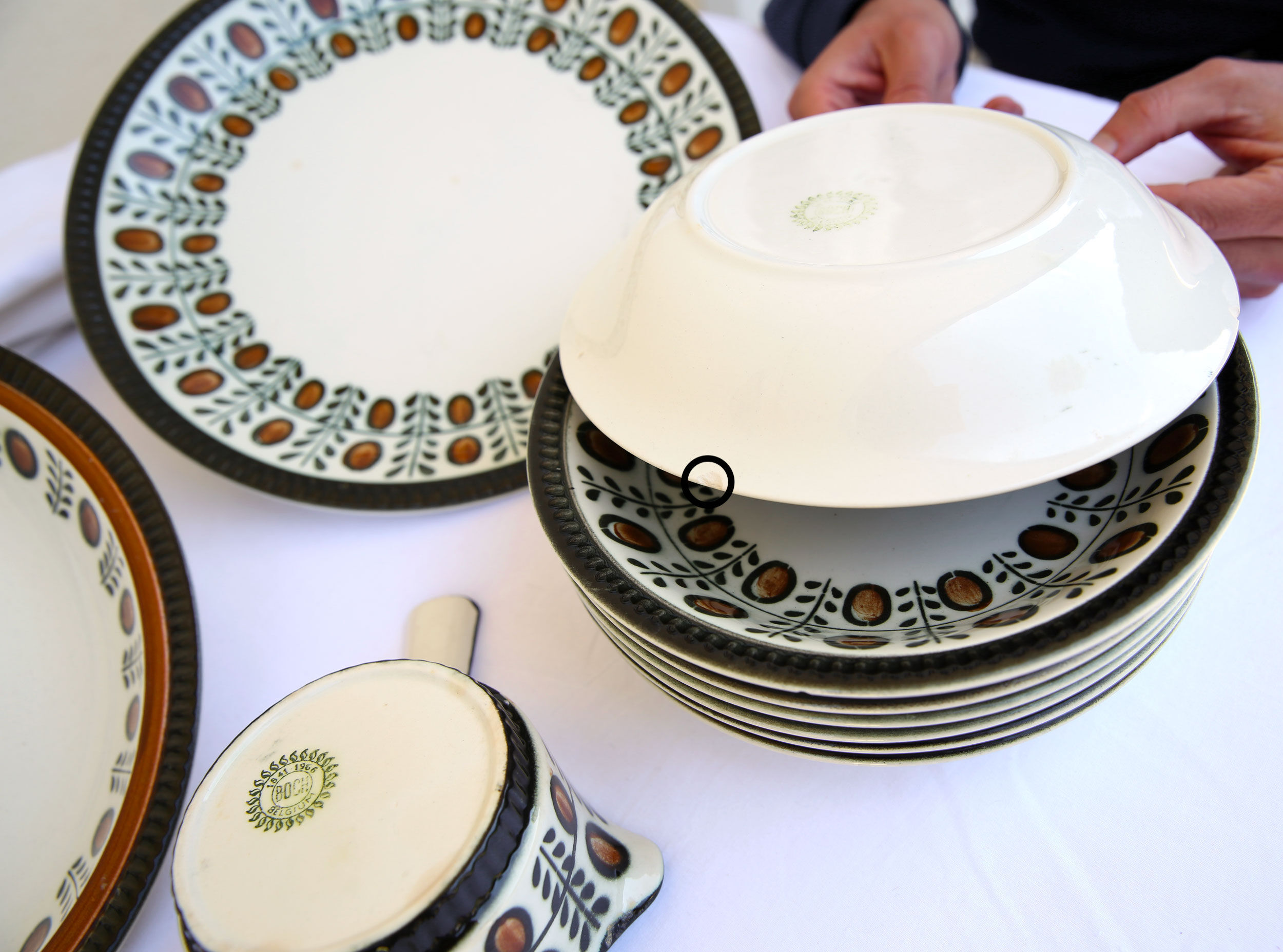 Lot of 2 dishes, 7 hollow plates, ramekin and sausage Boch Belgium, Nut collection