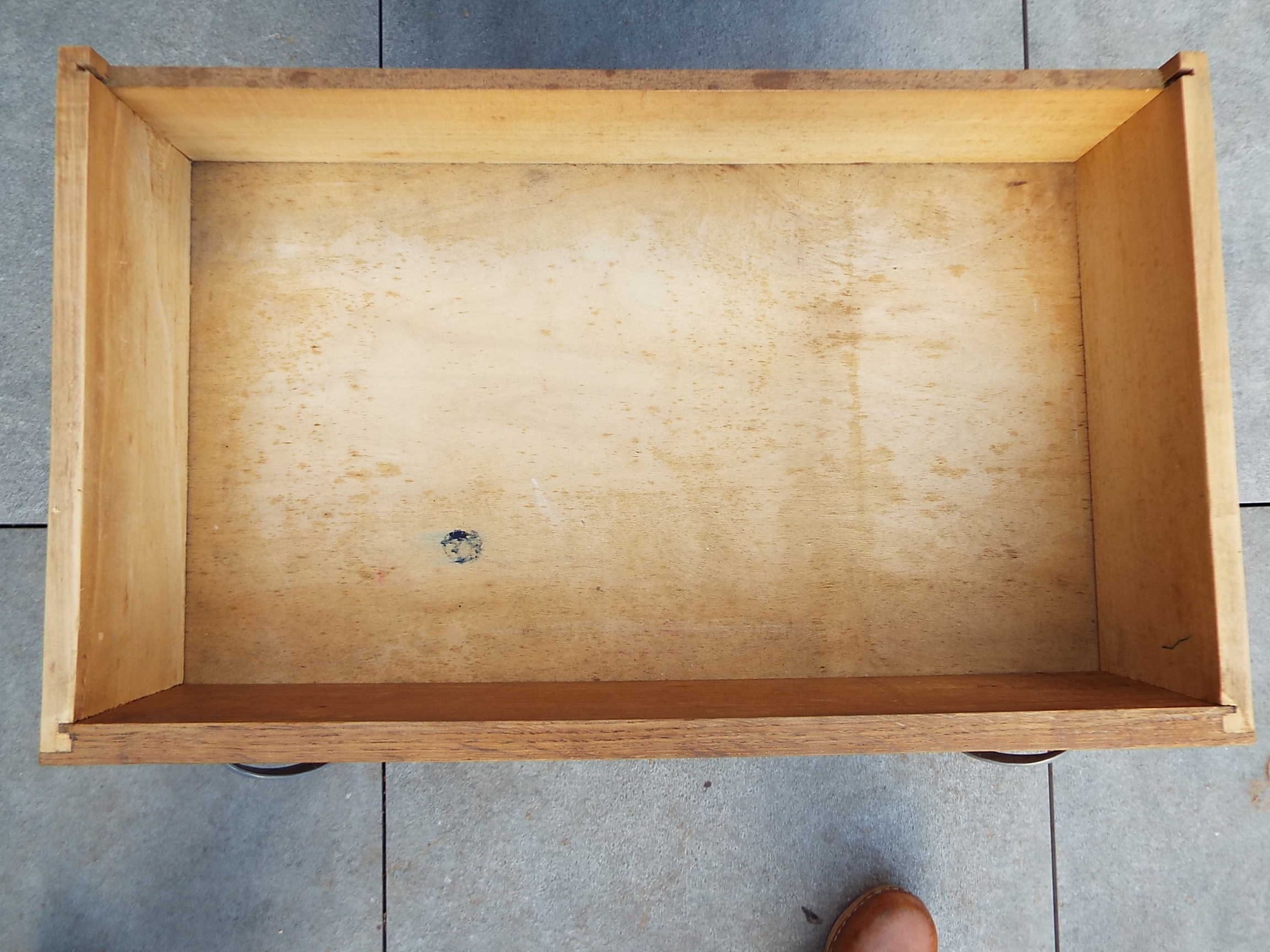 Art Deco chest of drawers