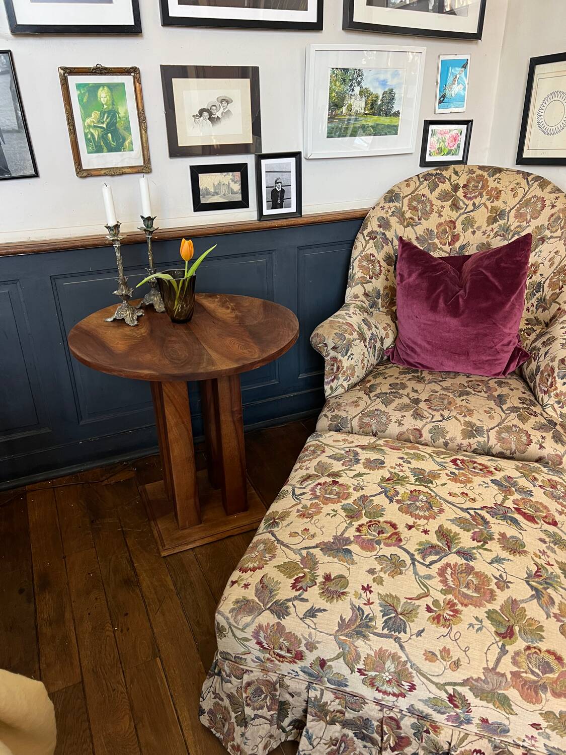 Armchair with pouf, cozy