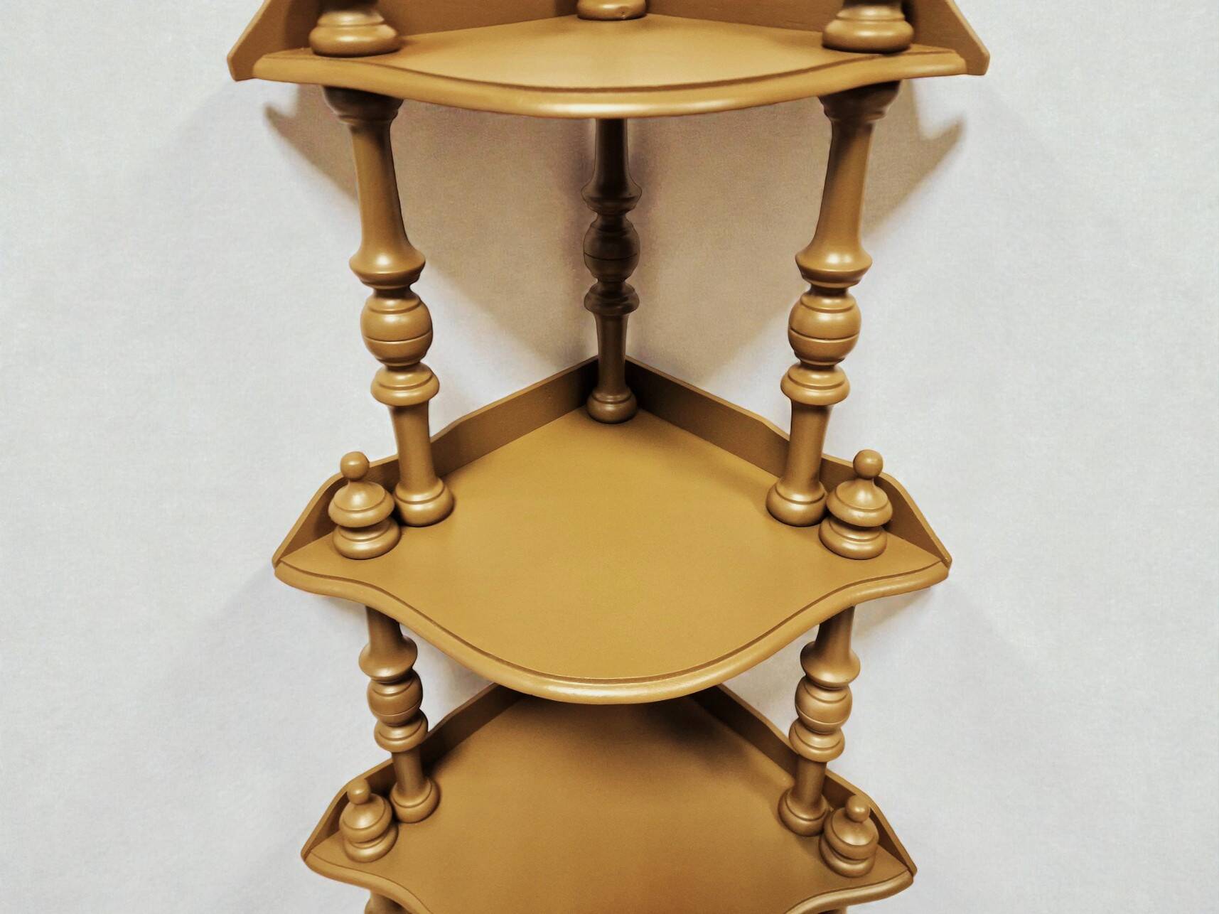 Large corner shelf in turned wood, Napoleon III style.