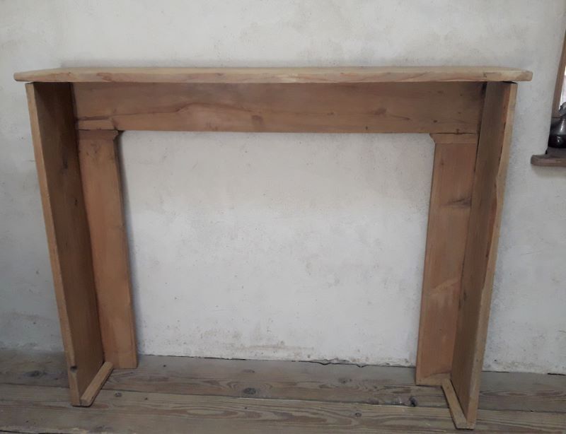 Fireplace mantle XIX l130xh103cm in fir