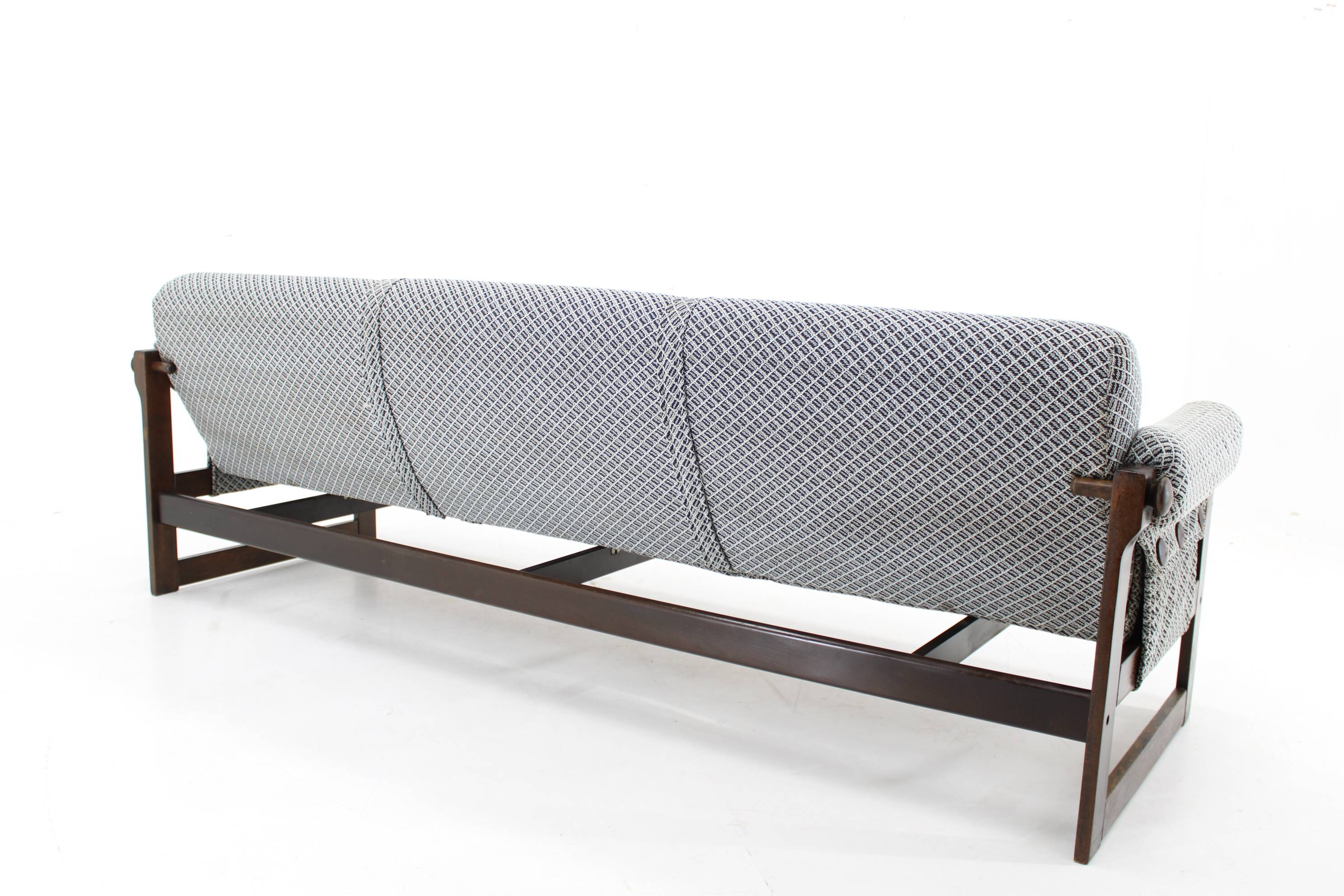 Canapé trois places en hêtre des années 1970 par Hikor, Tchécoslovaquie