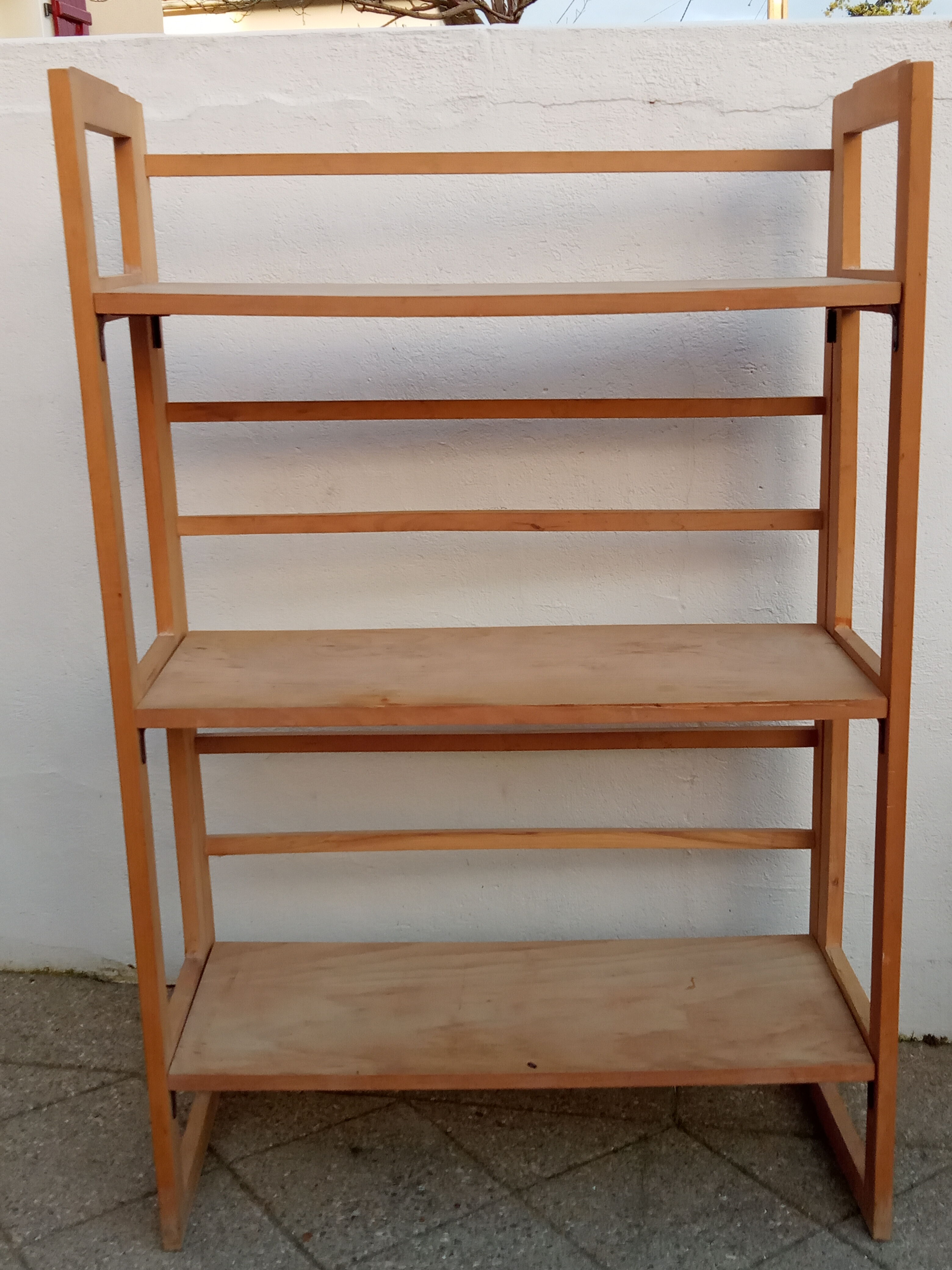 Folding bookseller's shelf