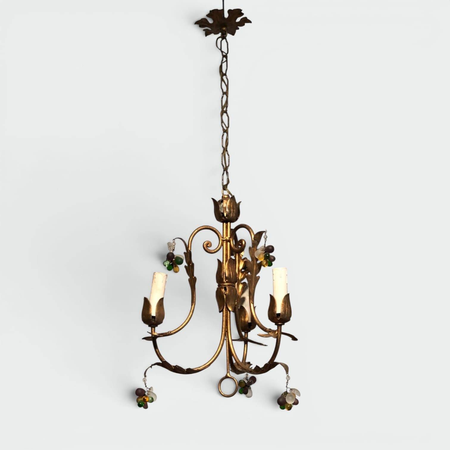Paire de Lustres en Métal Doré à Décor de Feuillages et Grappes de Raisin e
