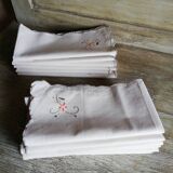 12 serviettes anciennes brodées
