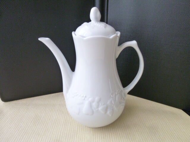 White porcelain coffee maker Ph. Deshoulières California Model