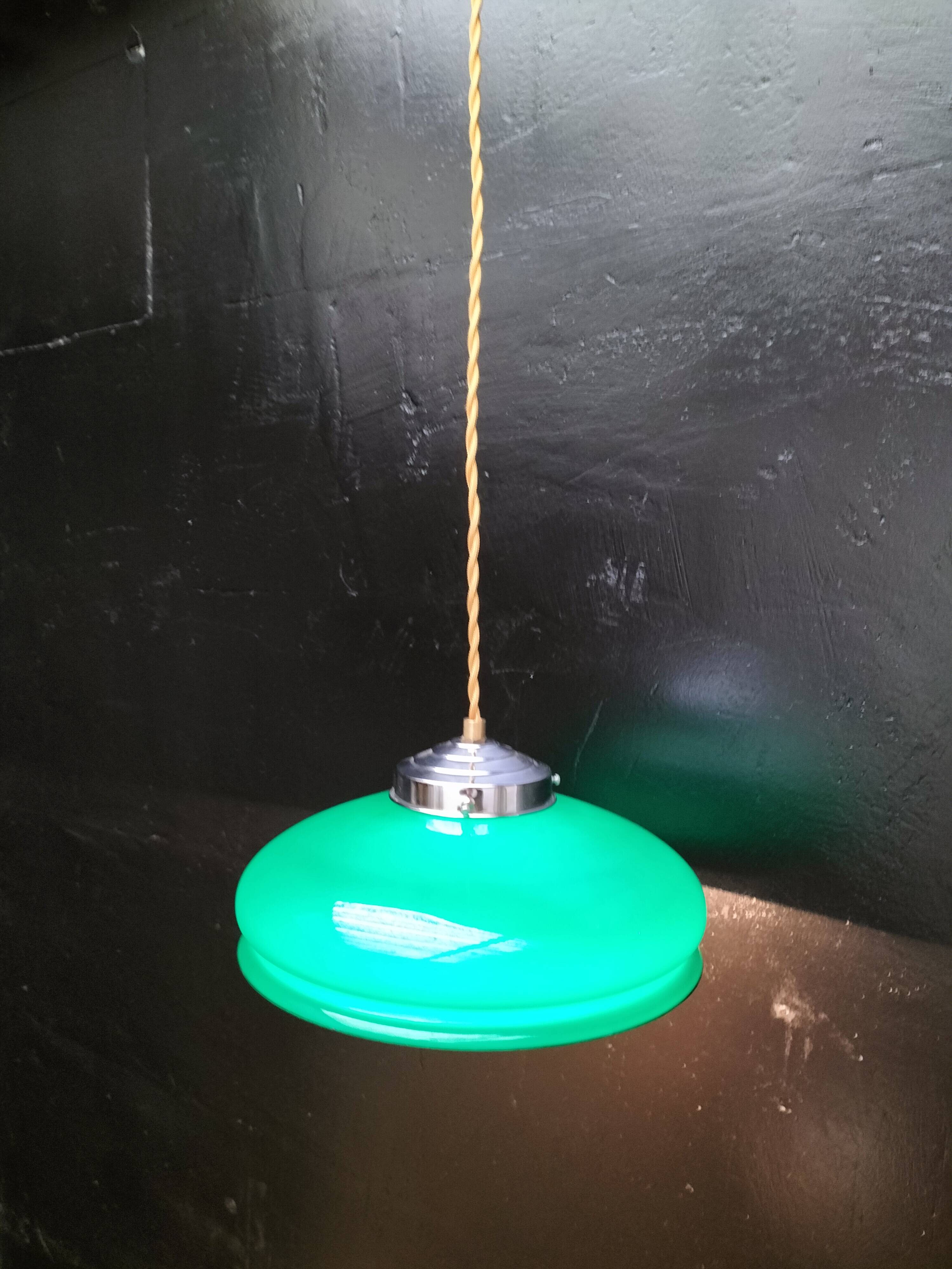 Green opaline suspension