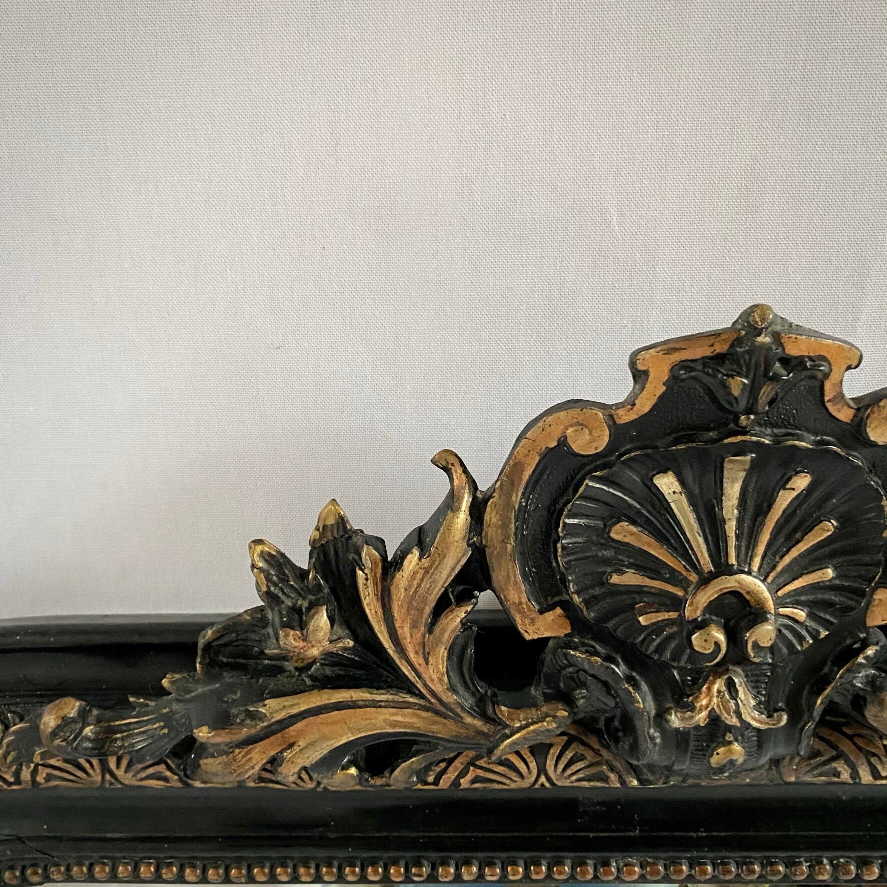 Mirror Napoleon III, black and gold with pediment