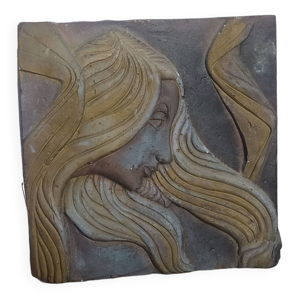 Bas relief en pierre style Art Déco, femme cheveux au vent | Selency
