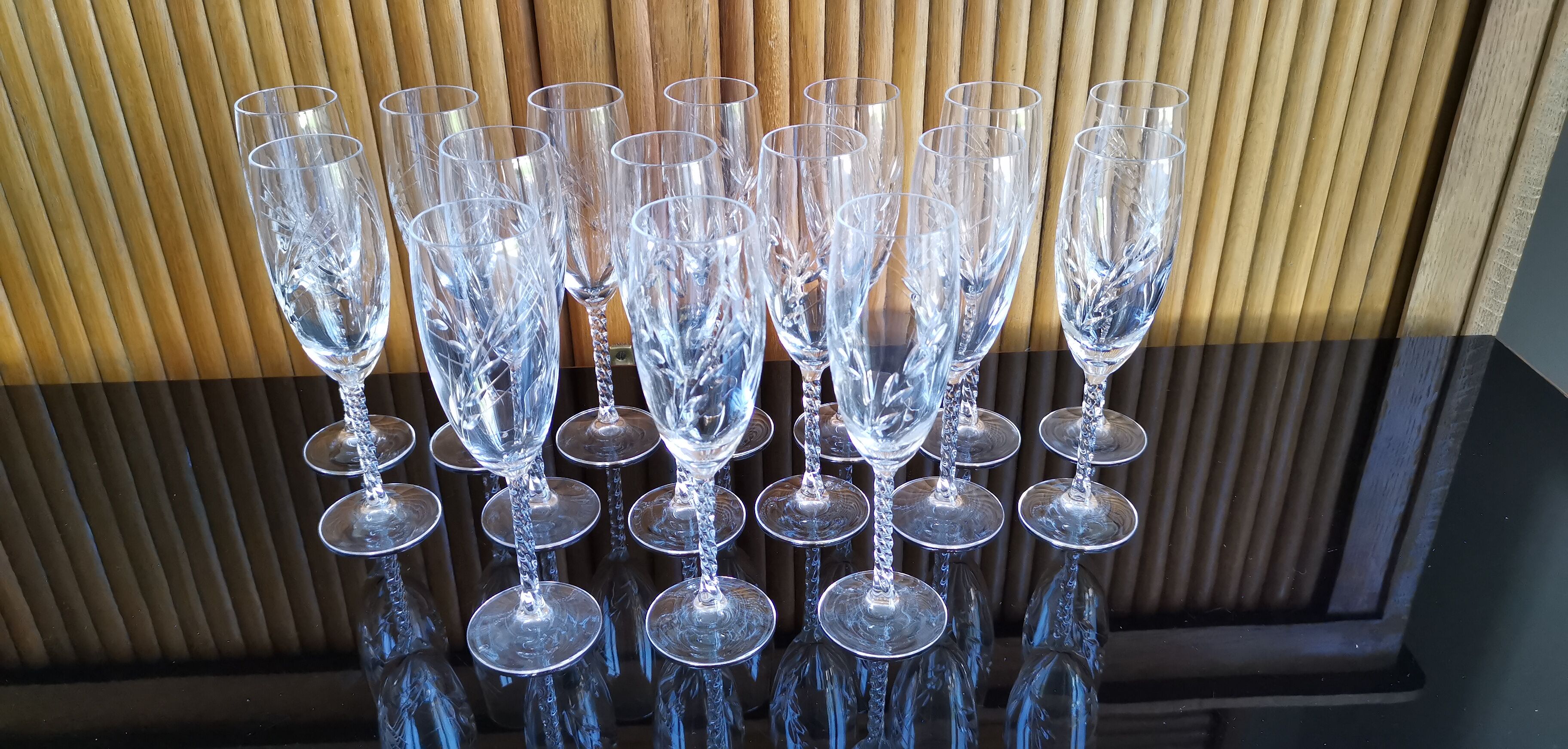 Lot 8 flûtes à champagne cristal taillé pied torsadé epis cristal d'arques