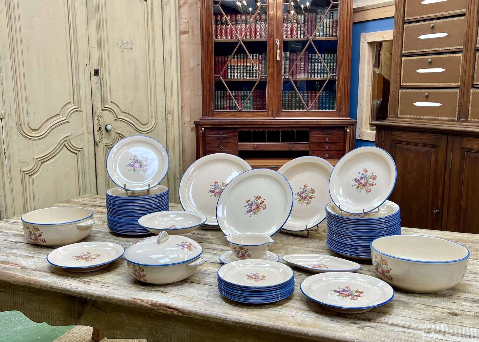 Salins Les Bains earthenware dinner service - 72 pieces