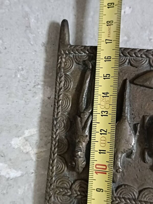 Ancienne petite porte Dogon en bronze