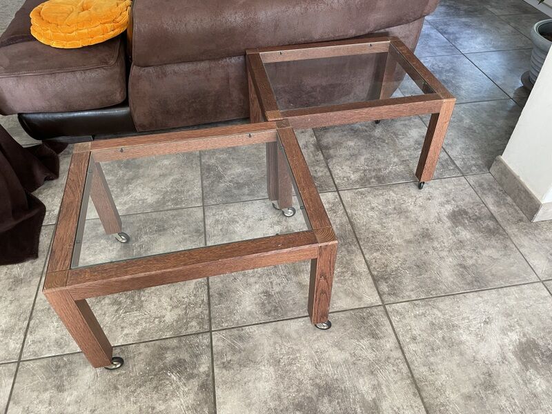 Coffee table on casters