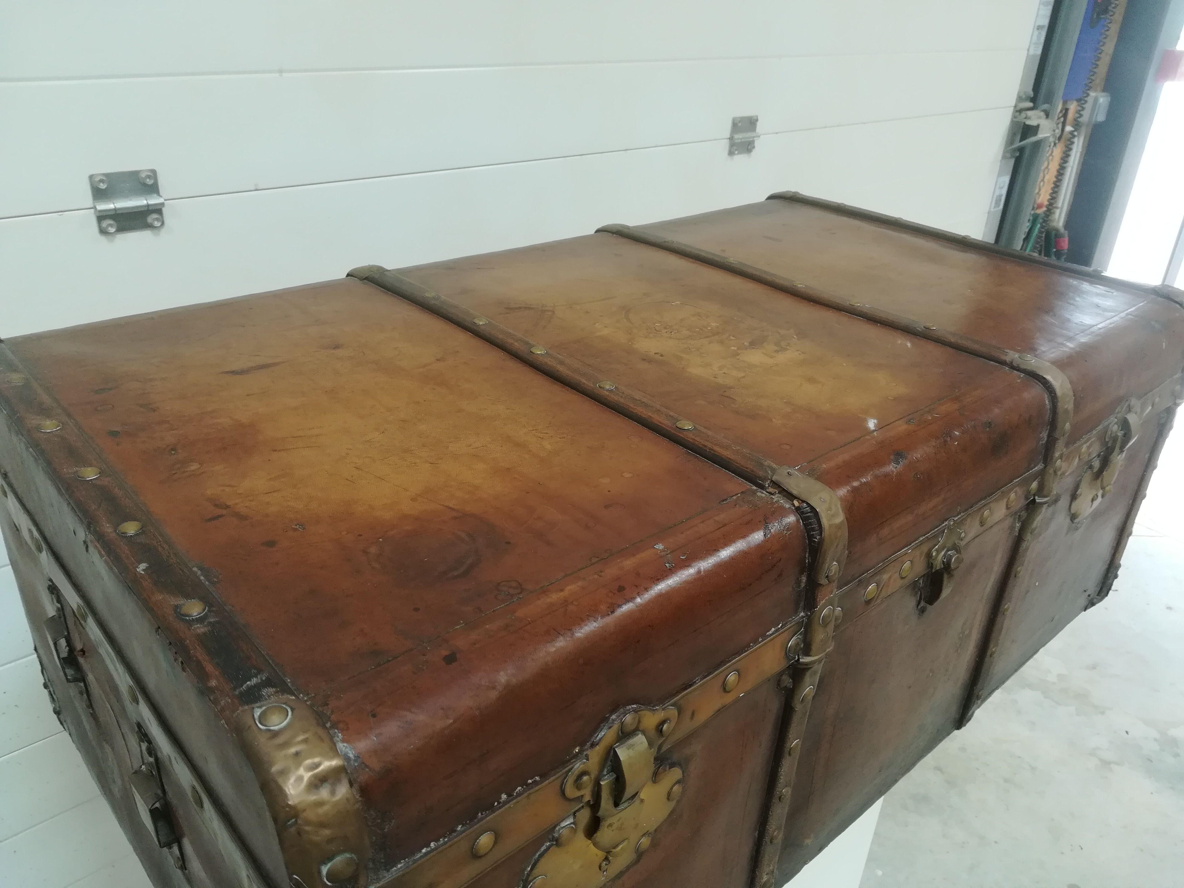 Former trunk Tan Leather