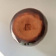 Pot brutaliste signé