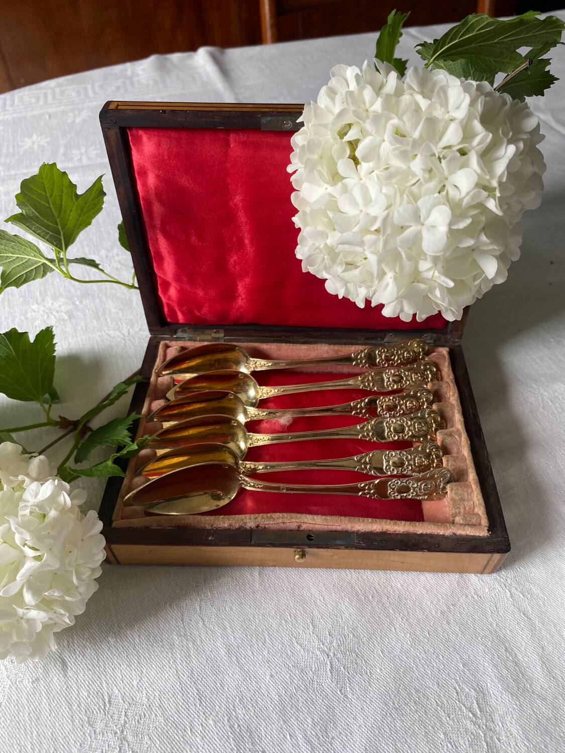 Set of 6 silver-gilt teaspoons, 2nd grade neck brace hallmark, 14 cm, in its box, late 19th century. Early 20th century