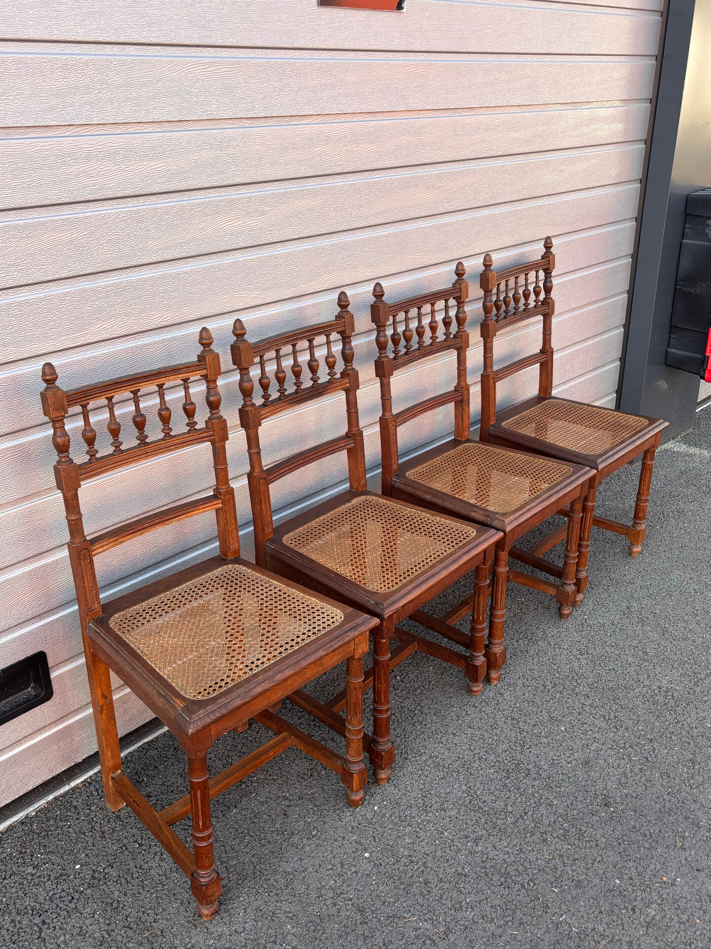 Set of 4 antique wooden and caned chairs – Henri II style
