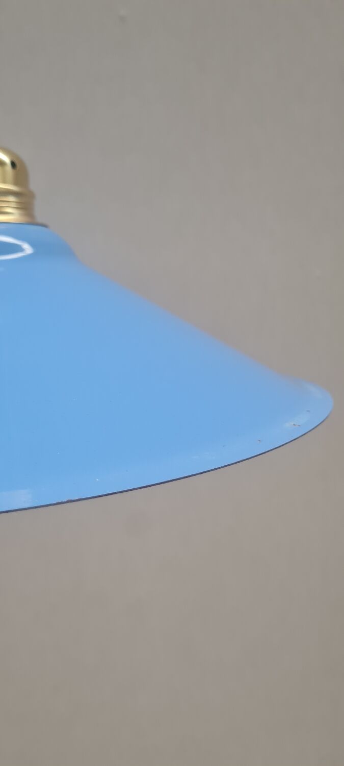Enamelled sheet metal pendant light