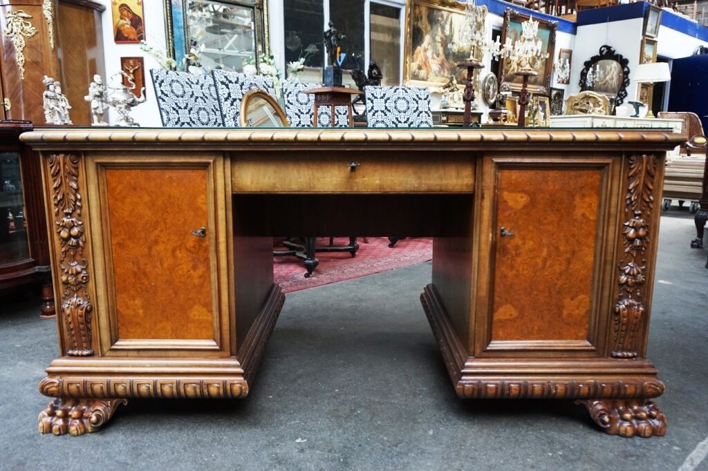 Neo-renaissance style office