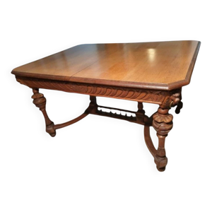 Table en chêne têtes