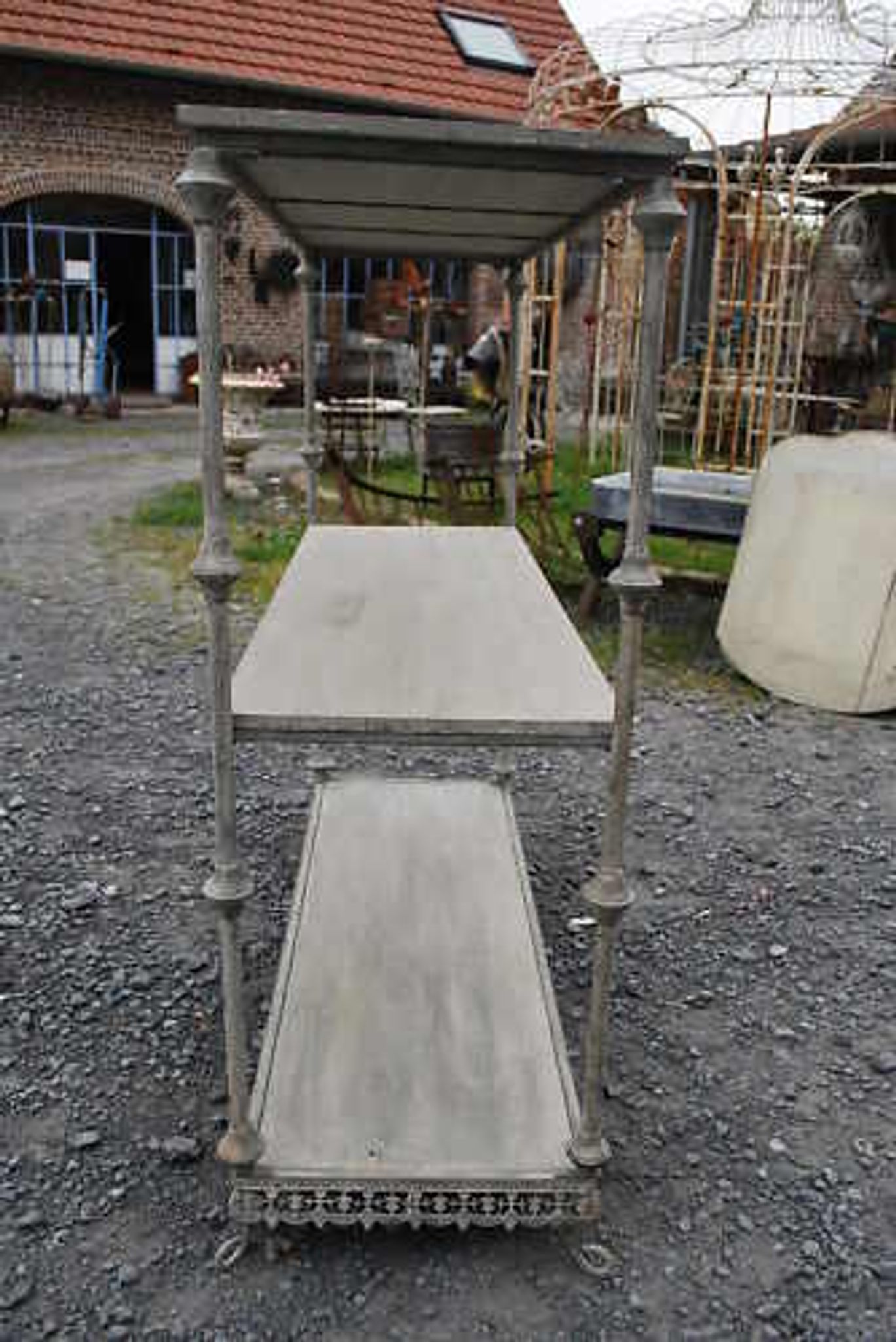 étagère en fer et bois patiné gris
