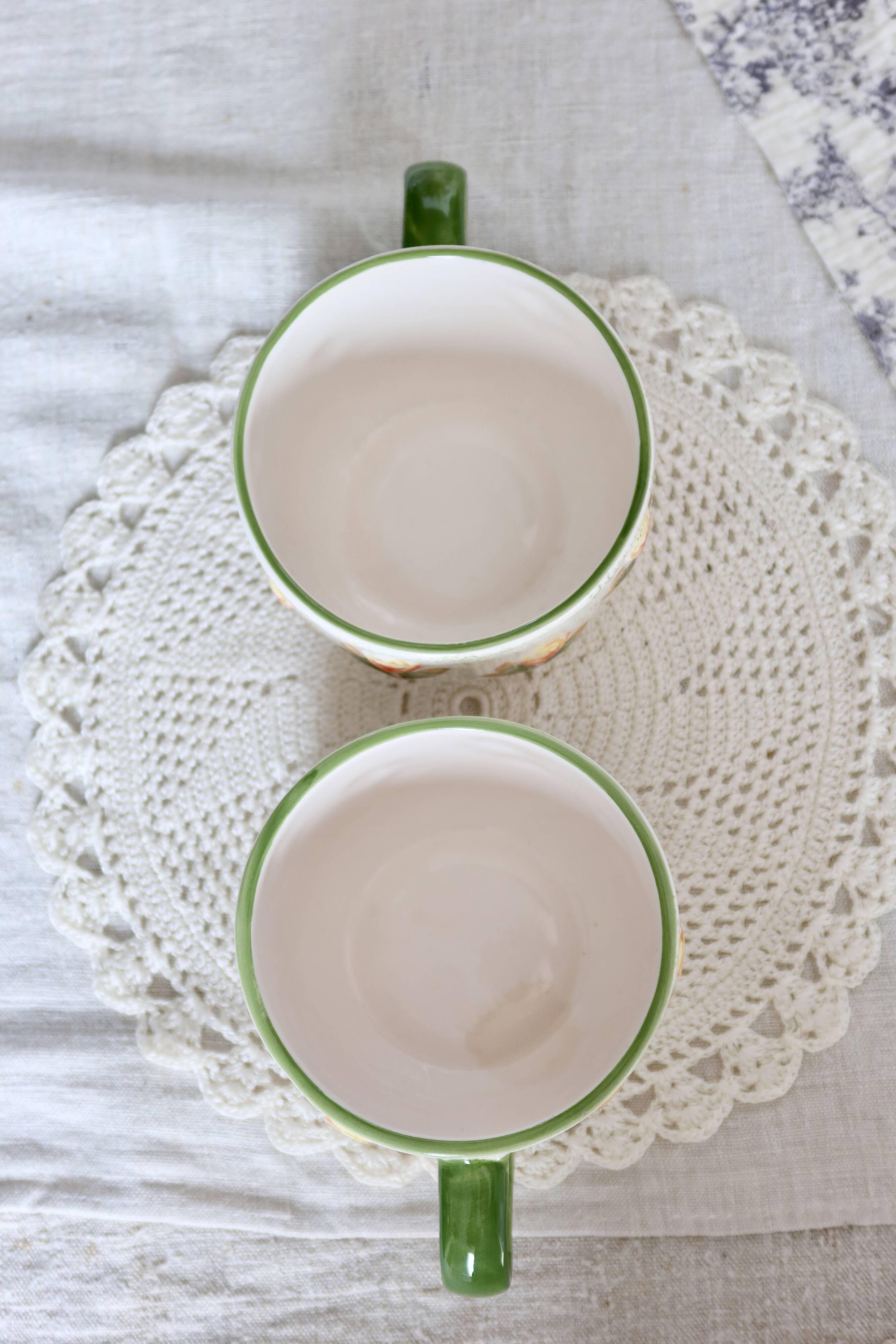 Vintage barbotine cups/mugs - Tulip pattern - Orange and green tones