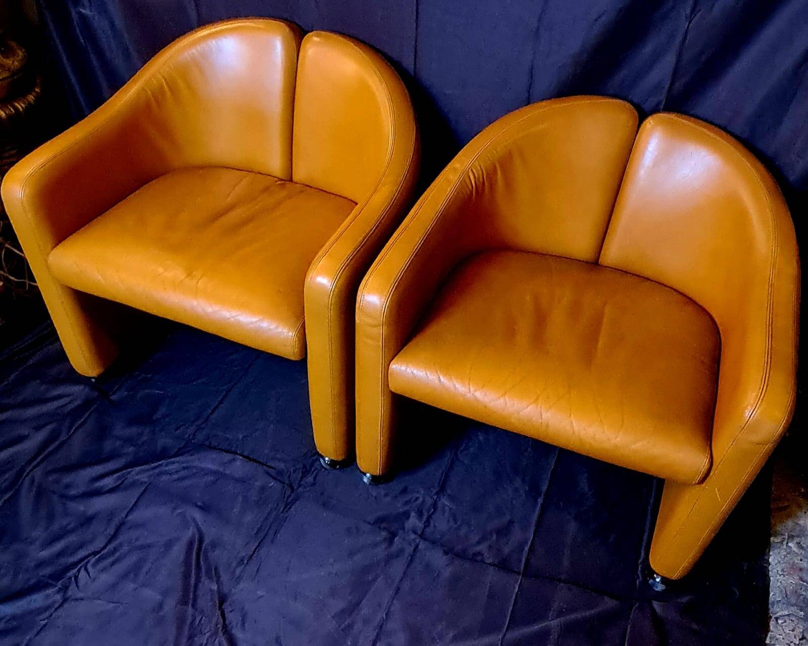 Pair of PS142 Eugenio GERLI armchairs
