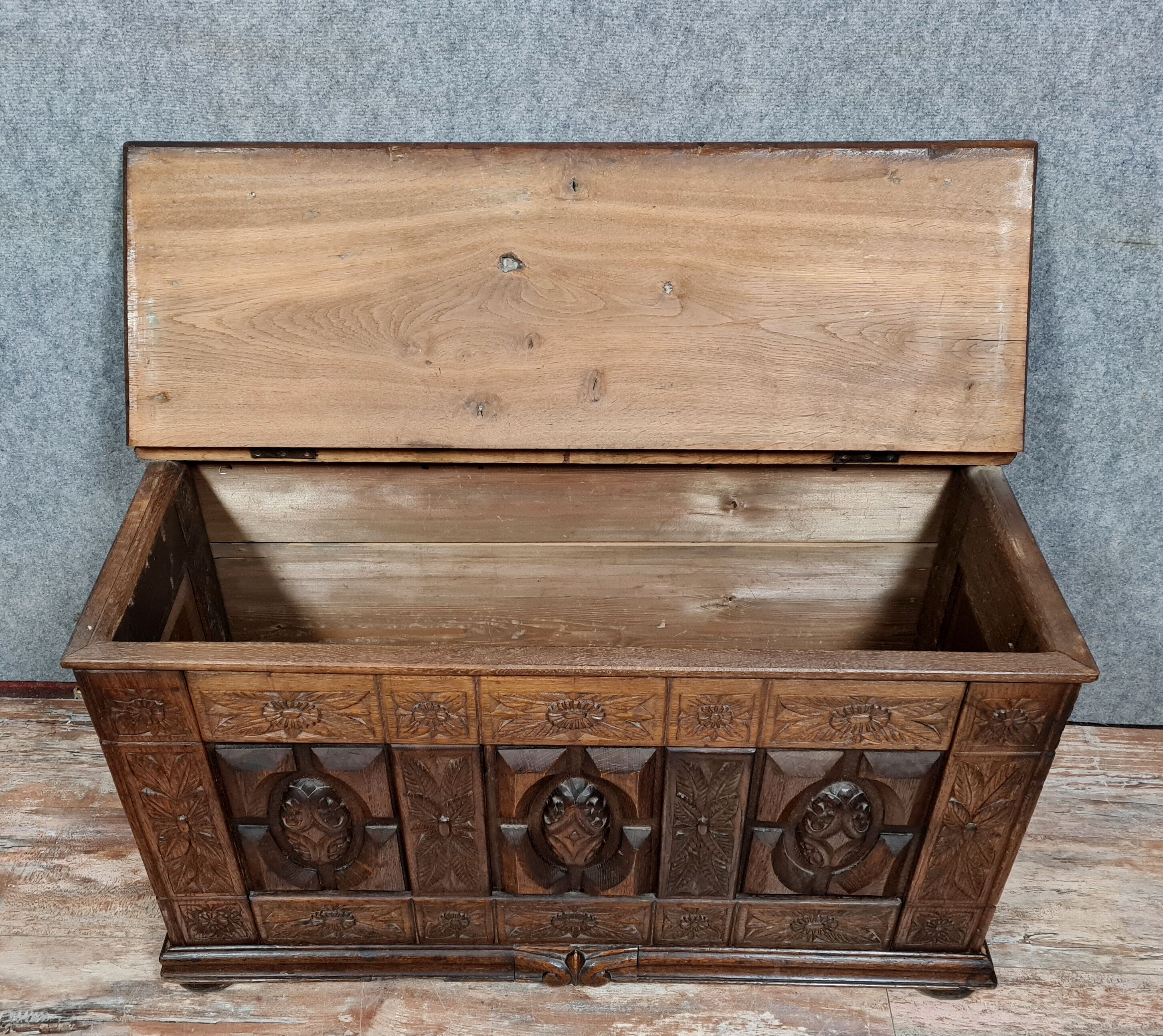 Renaissance gothic style chest in solid oak around 1880