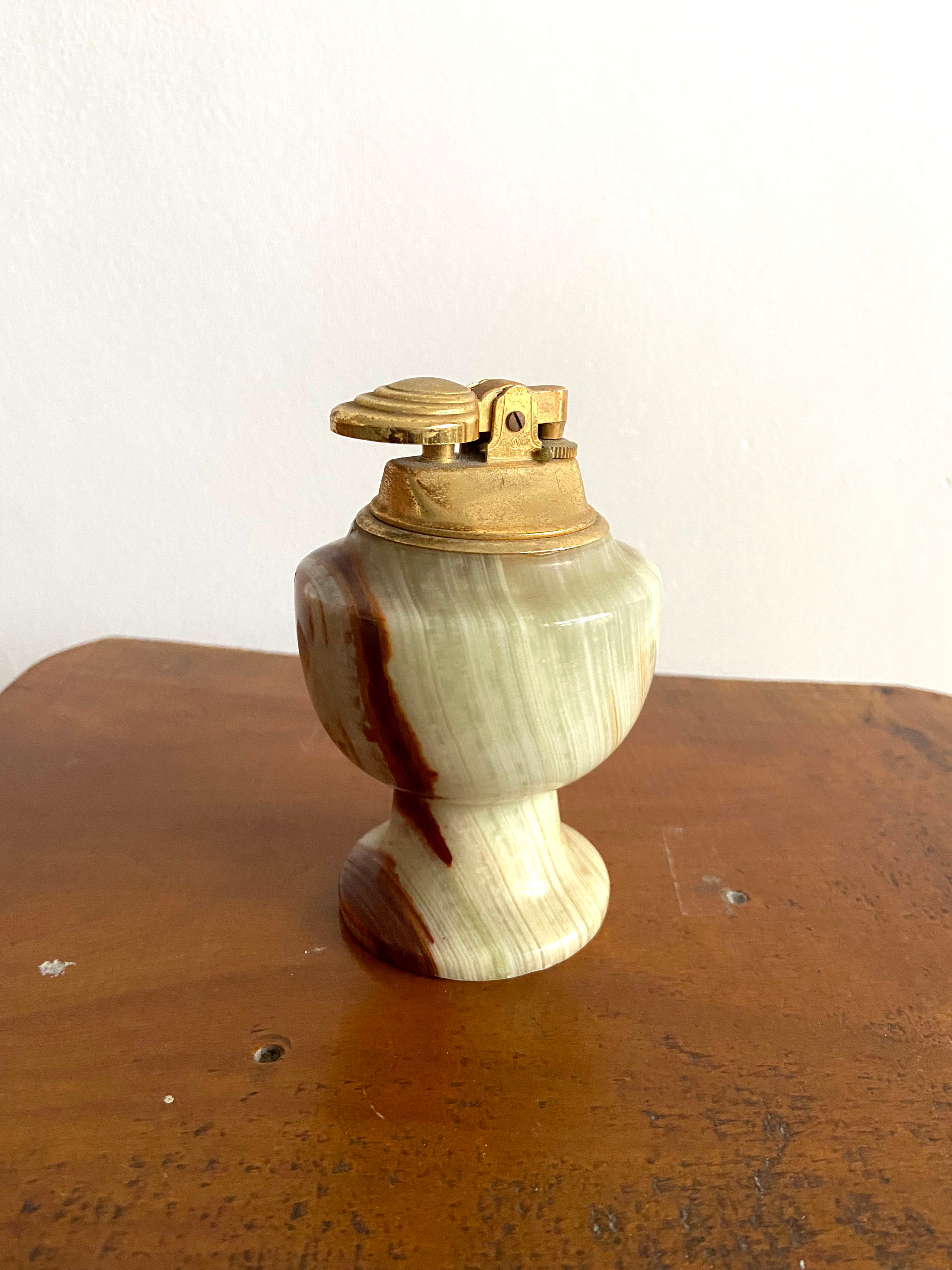 Onyx table lighter