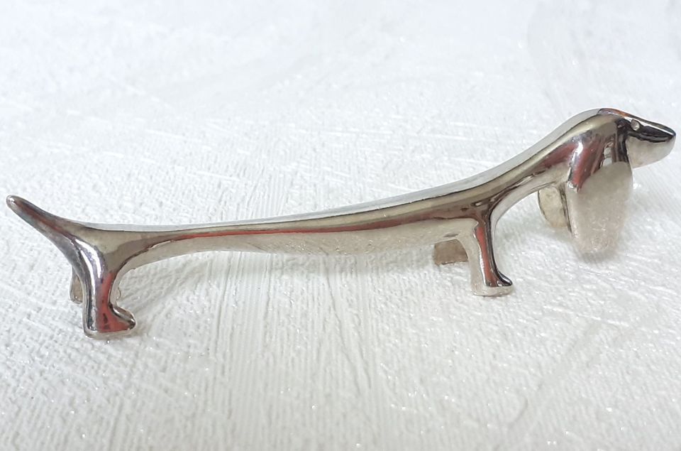 Silver metal dogs, 12 knife holders excellent condition