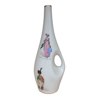 Vase motif of parisian and horse