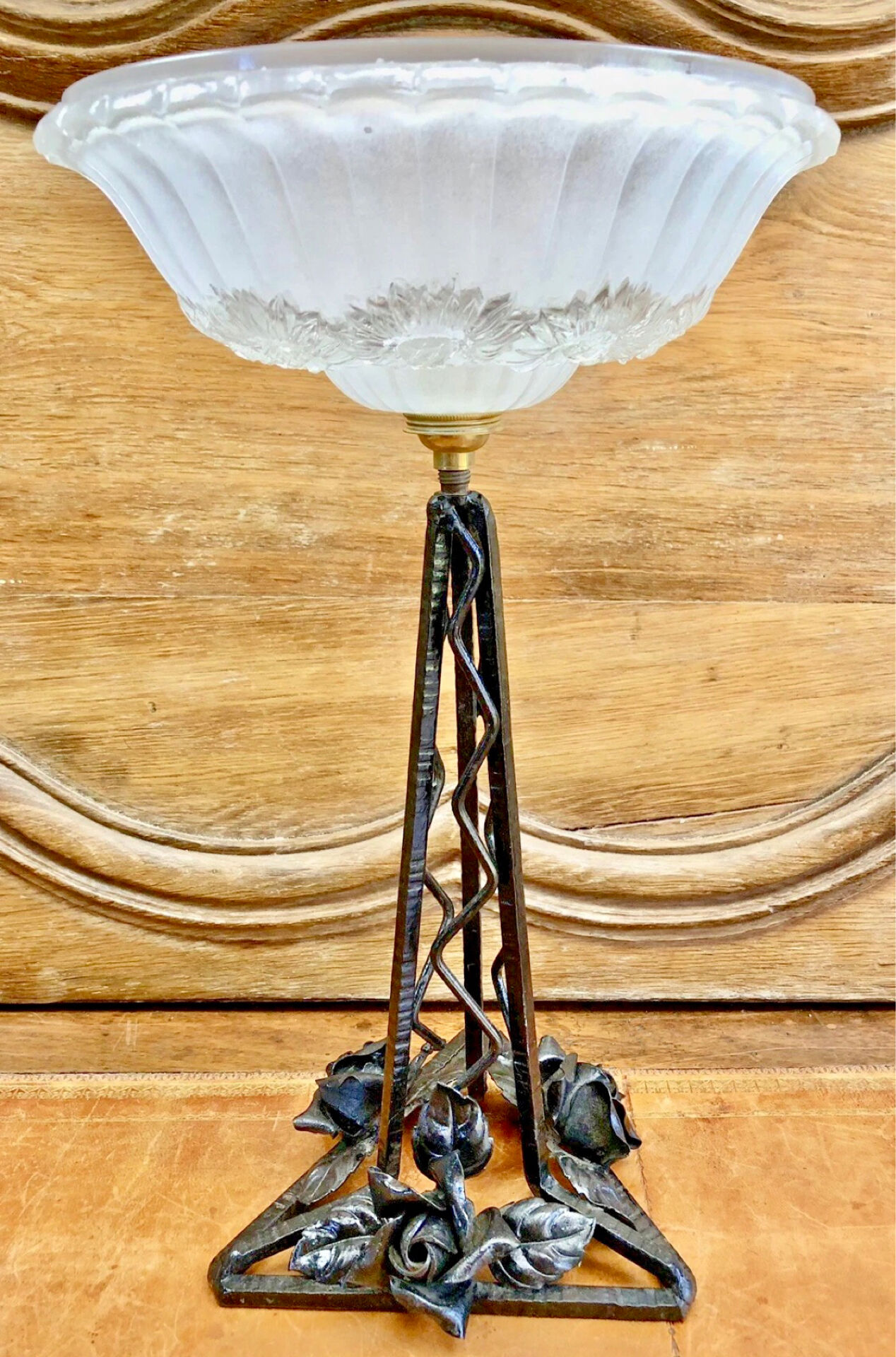 Art Deco wrought iron lamp with 3 rose glass daisies Ezan 1930