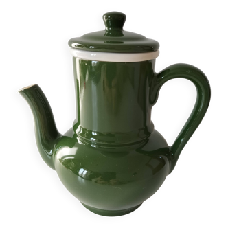Coffee maker with filter