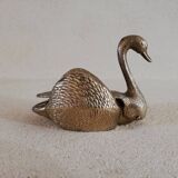 Regulated ashtray in the shape of a swan