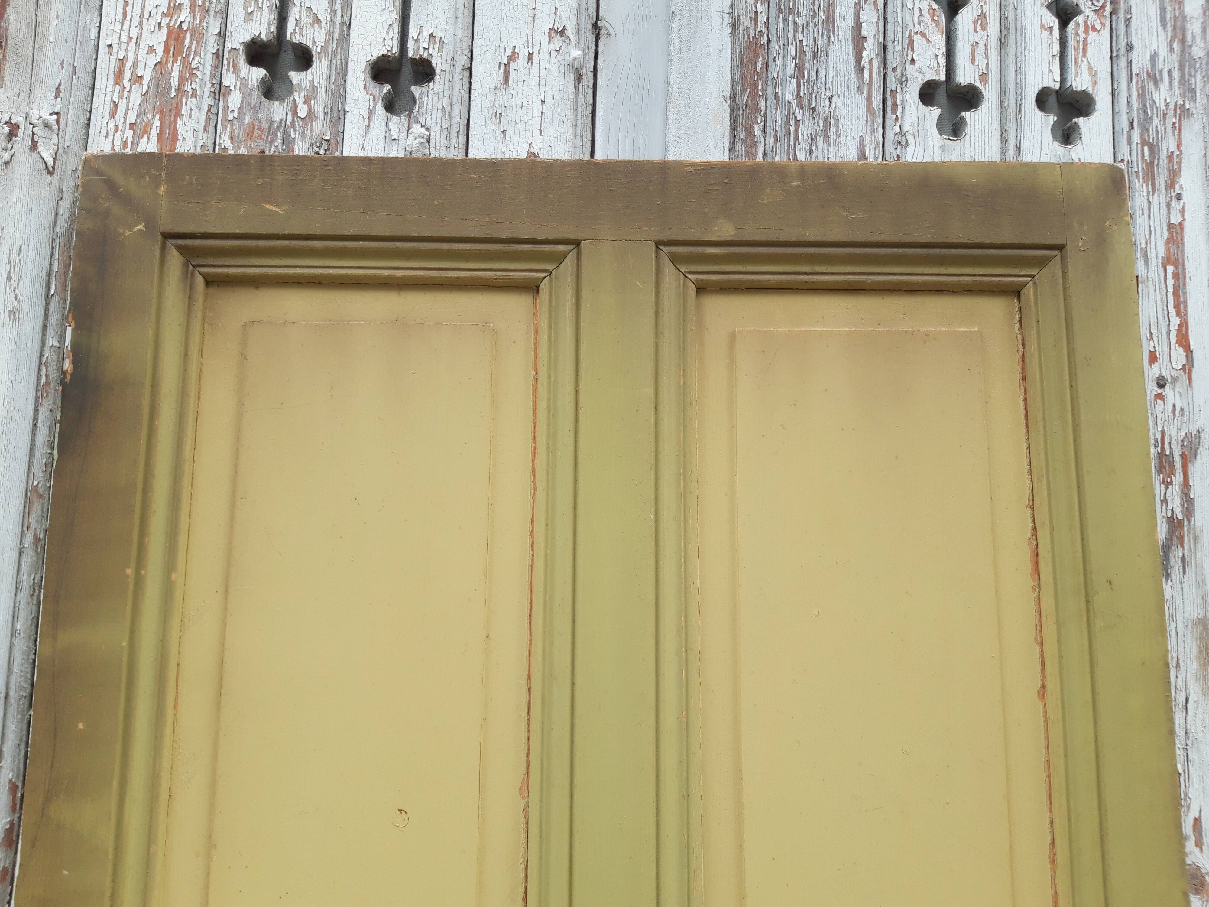 Ancienne porte de communication moulurée