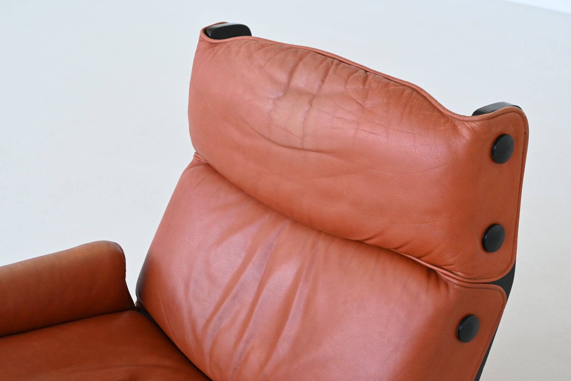 Osvaldi Borsani P110 'Canada' lounge chair Tecno Italy 1965